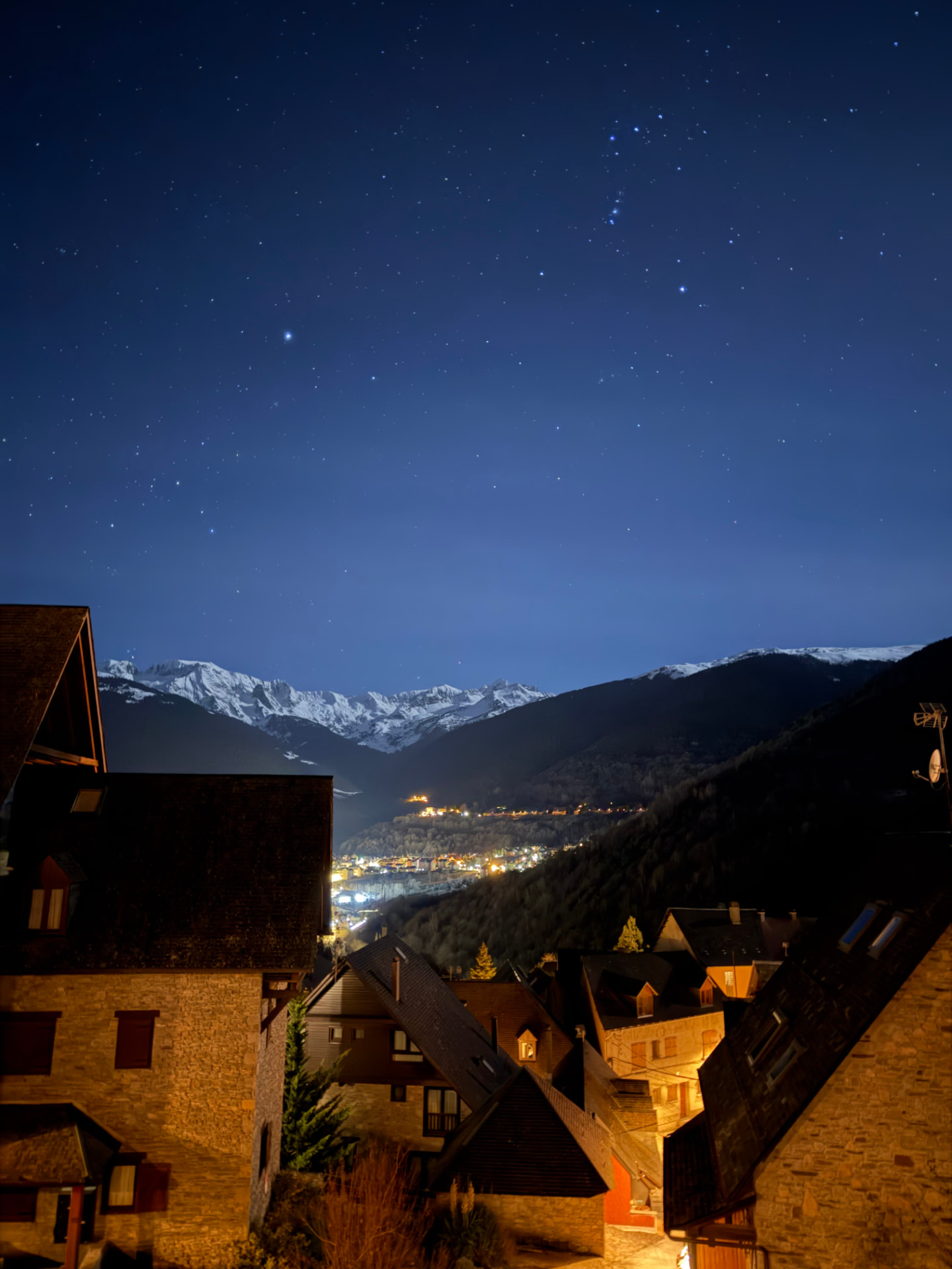 Noche estrellada sobre el valle
